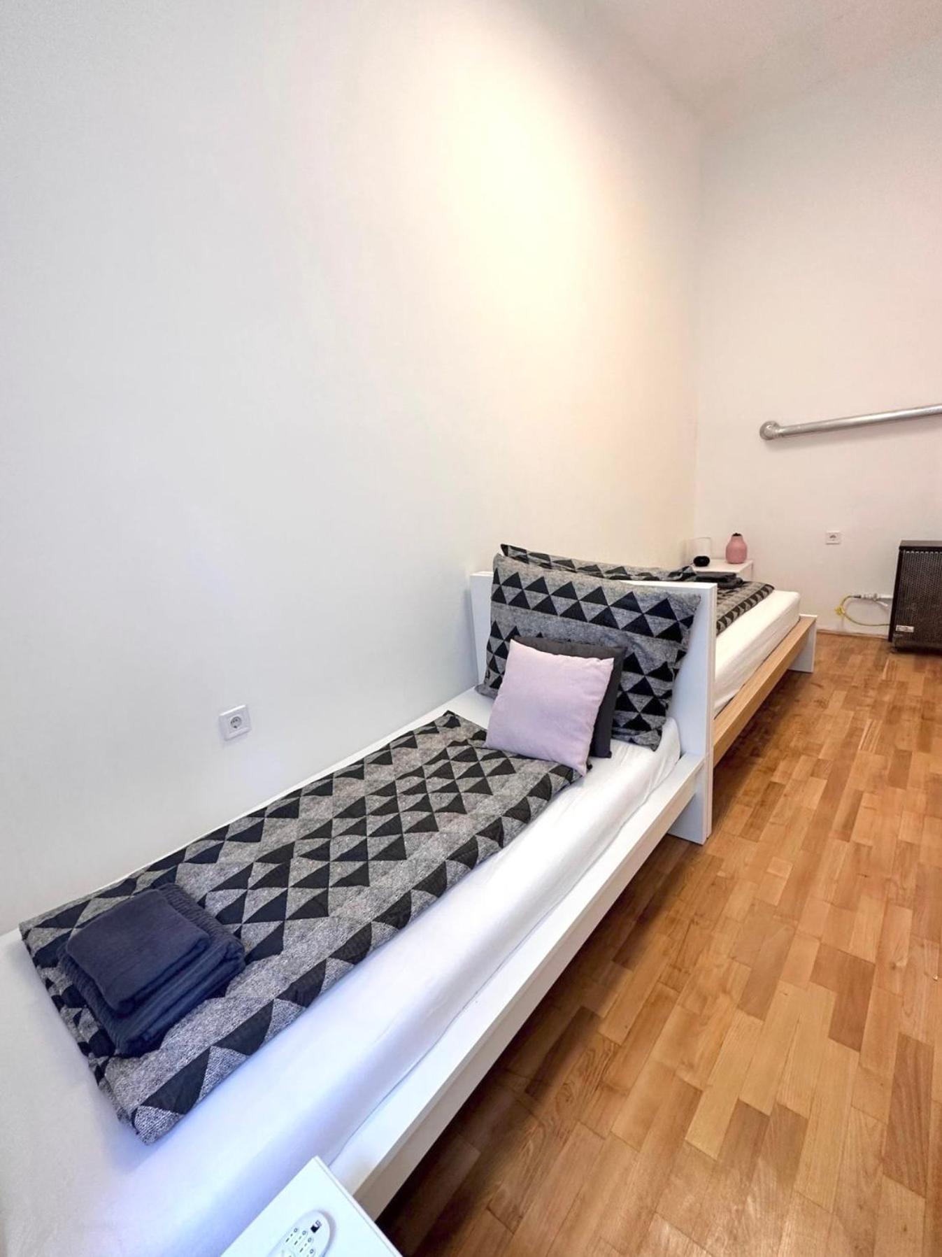 Elegant For 8 Person With Free Parking For 2 Cars