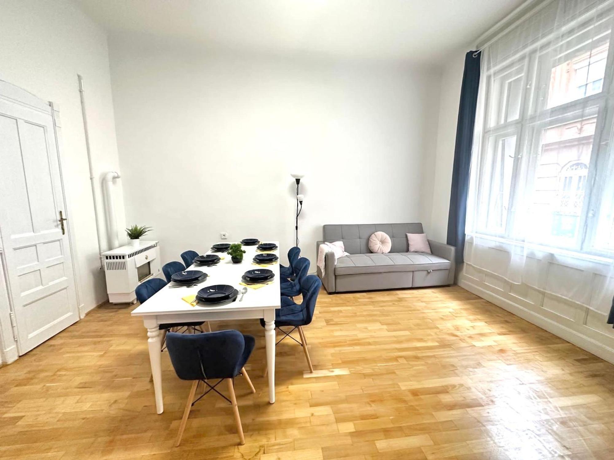 Elegant For 8 Person With Free Parking For 2 Cars Apartment