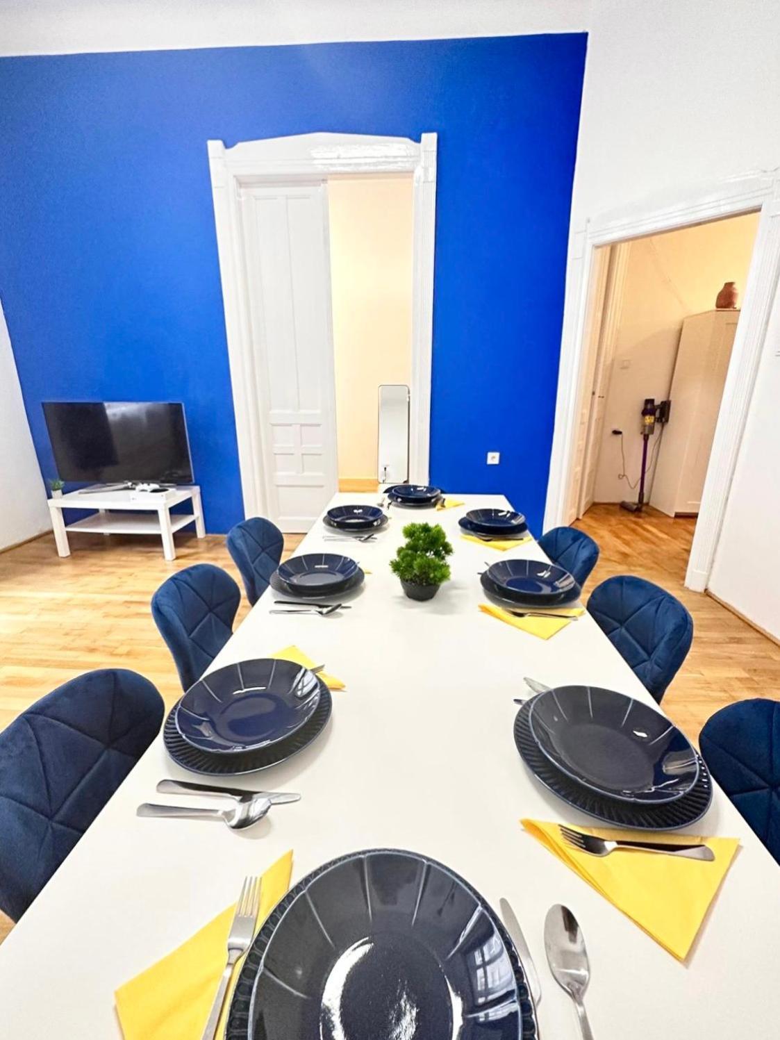 Elegant For 8 Person With Free Parking For 2 Cars Budapest