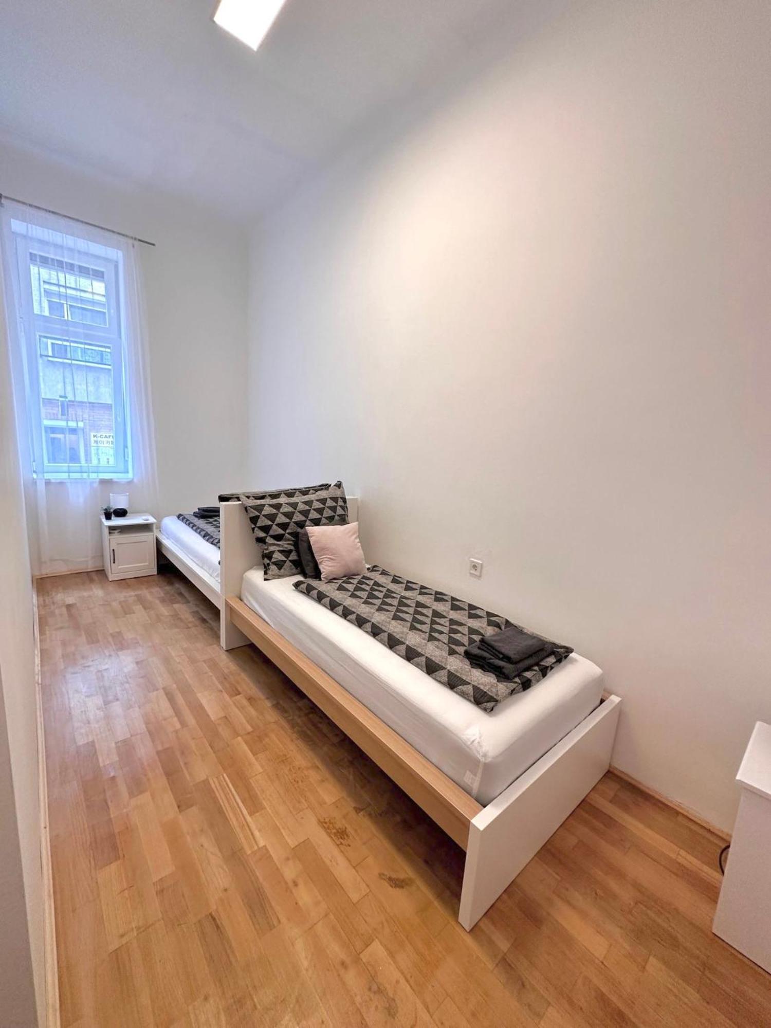 Elegant For 8 Person With Free Parking For 2 Cars Apartment