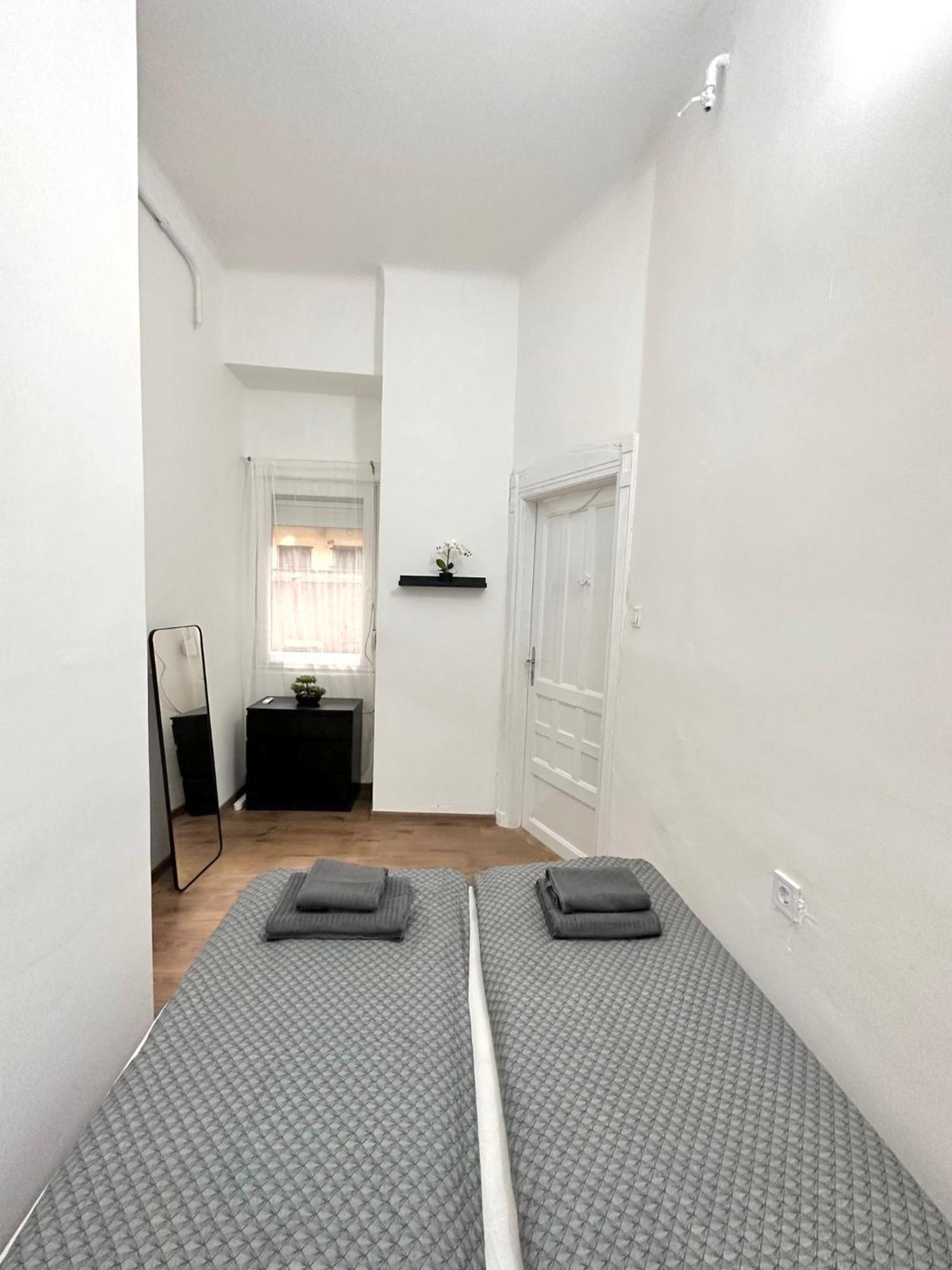 Elegant For 8 Person With Free Parking For 2 Cars Budapest